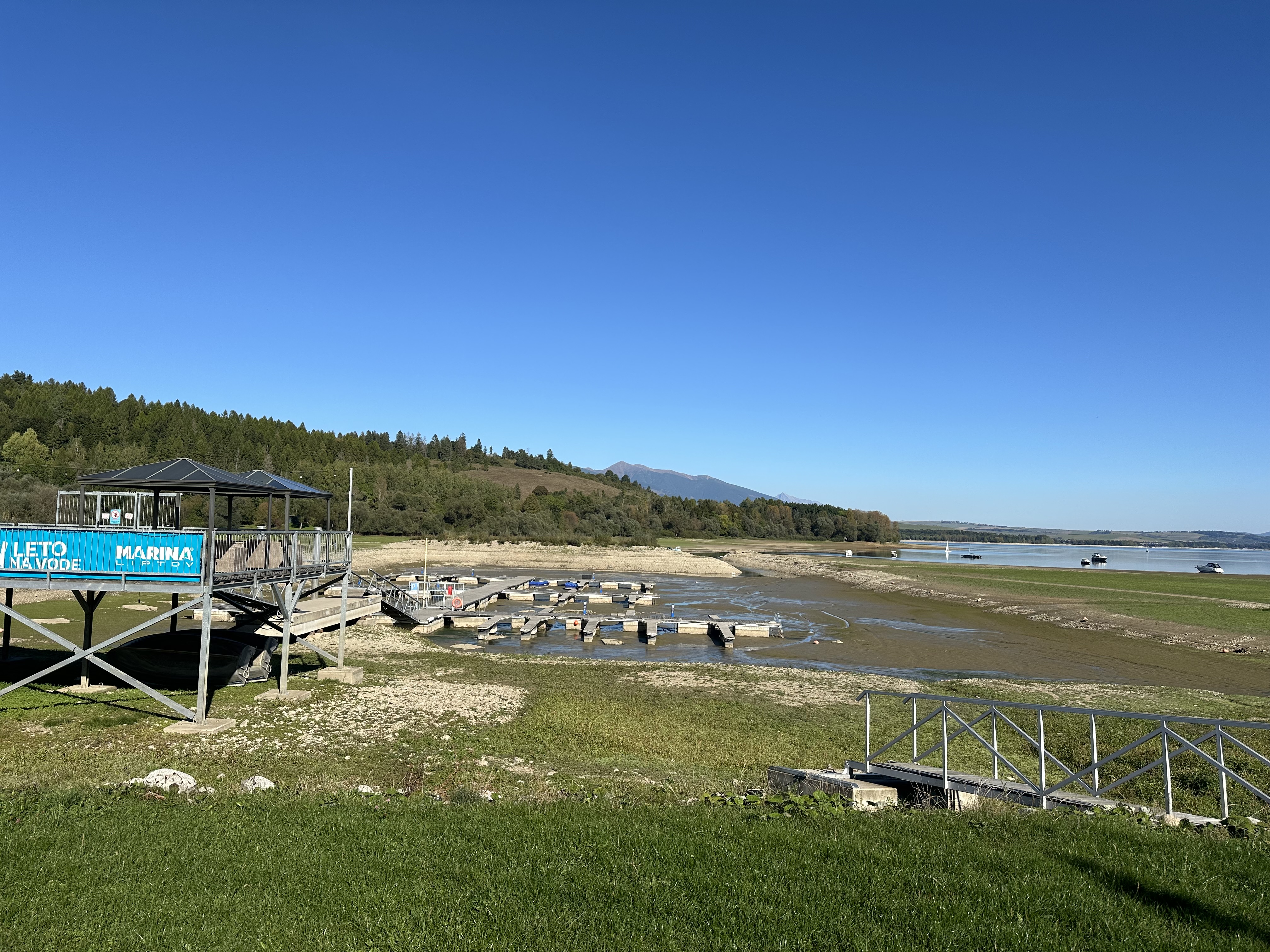 Nízka hladina — doky na suchu